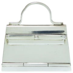 Hermes Vintage-Dekorationsobjekt aus Sterlingsilber in Form einer Kelly-Tasche als Pillendose