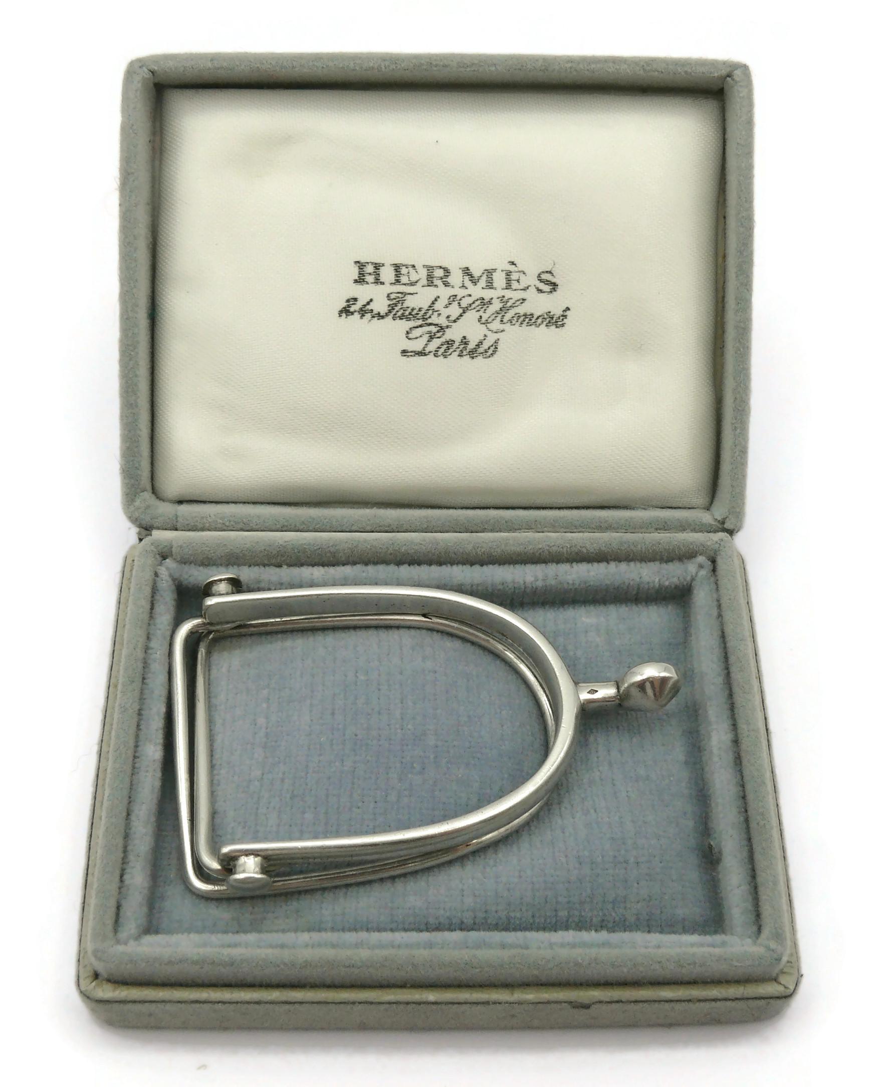 HERMES vintage silver money clip featuring a stirrup.

Embossed HERMES.
French silver 