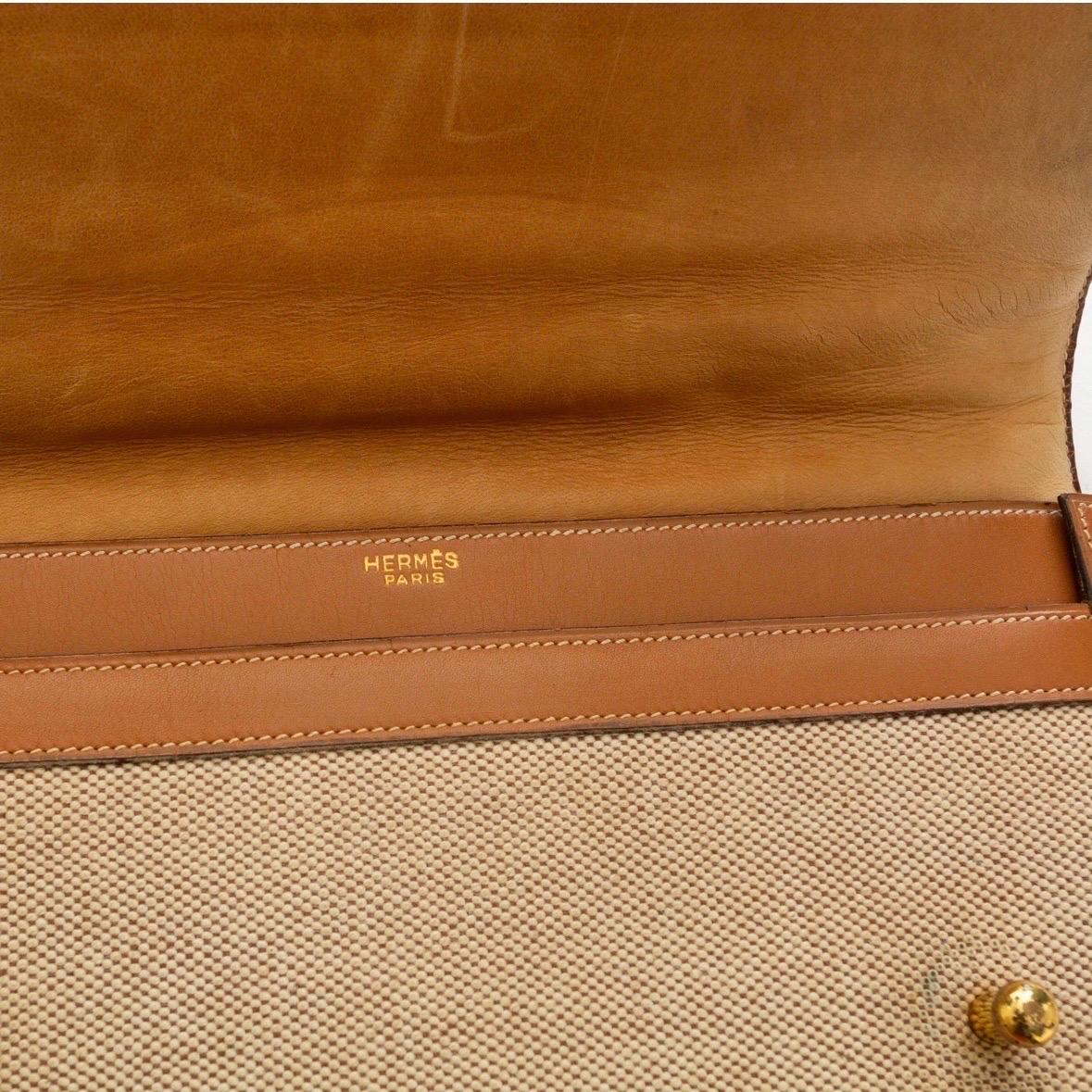Hermès Vintage Tan Leather and Canvas Piano Shoulder Bag (Circa 1960s) For Sale 6