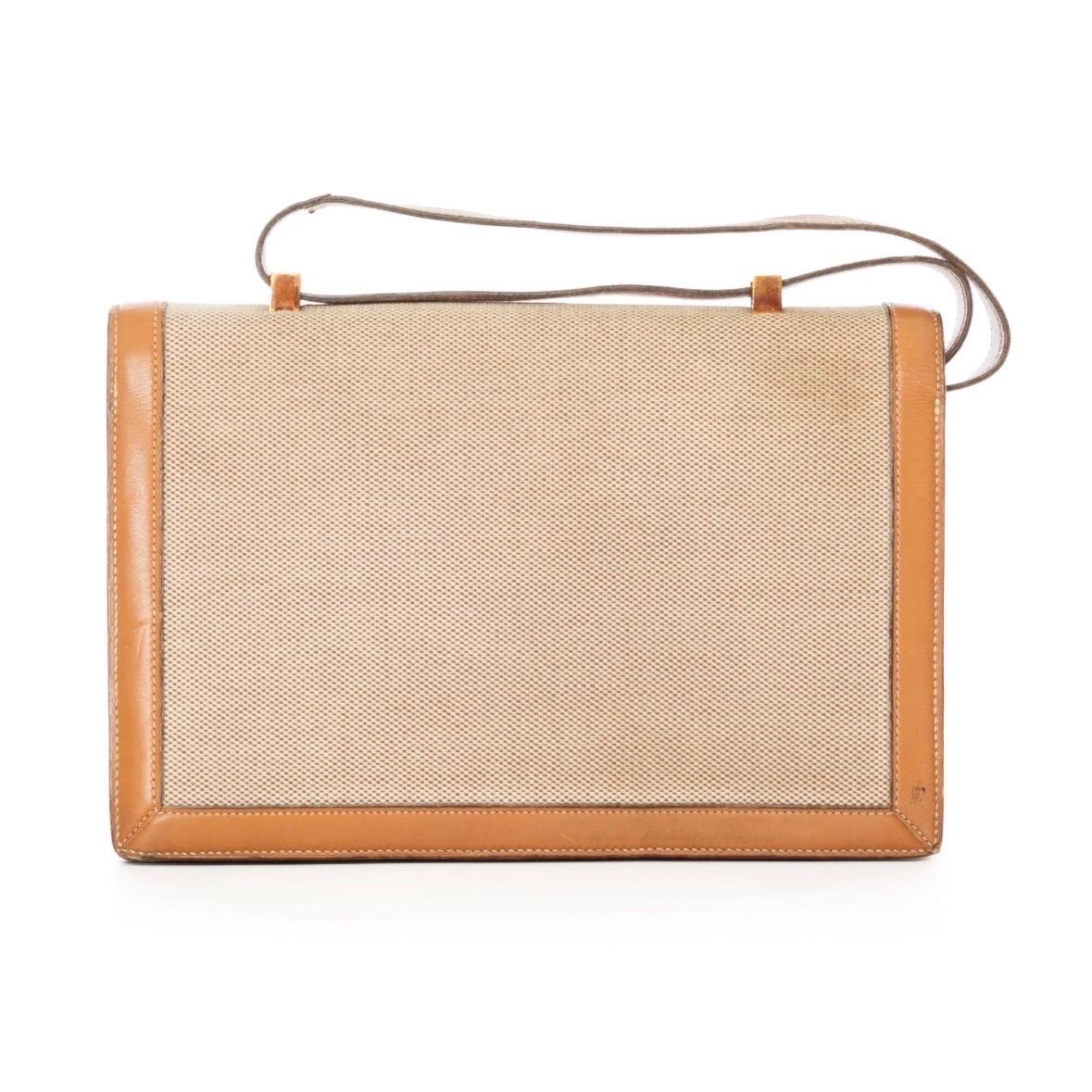 Hermès Vintage Tan Leather and Canvas Piano Shoulder Bag (Circa 1960s) For Sale 7
