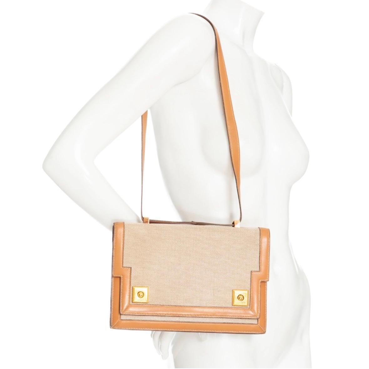 Hermès Vintage Tan Leather and Canvas Piano Shoulder Bag (Circa 1960s) In Good Condition In Los Angeles, CA
