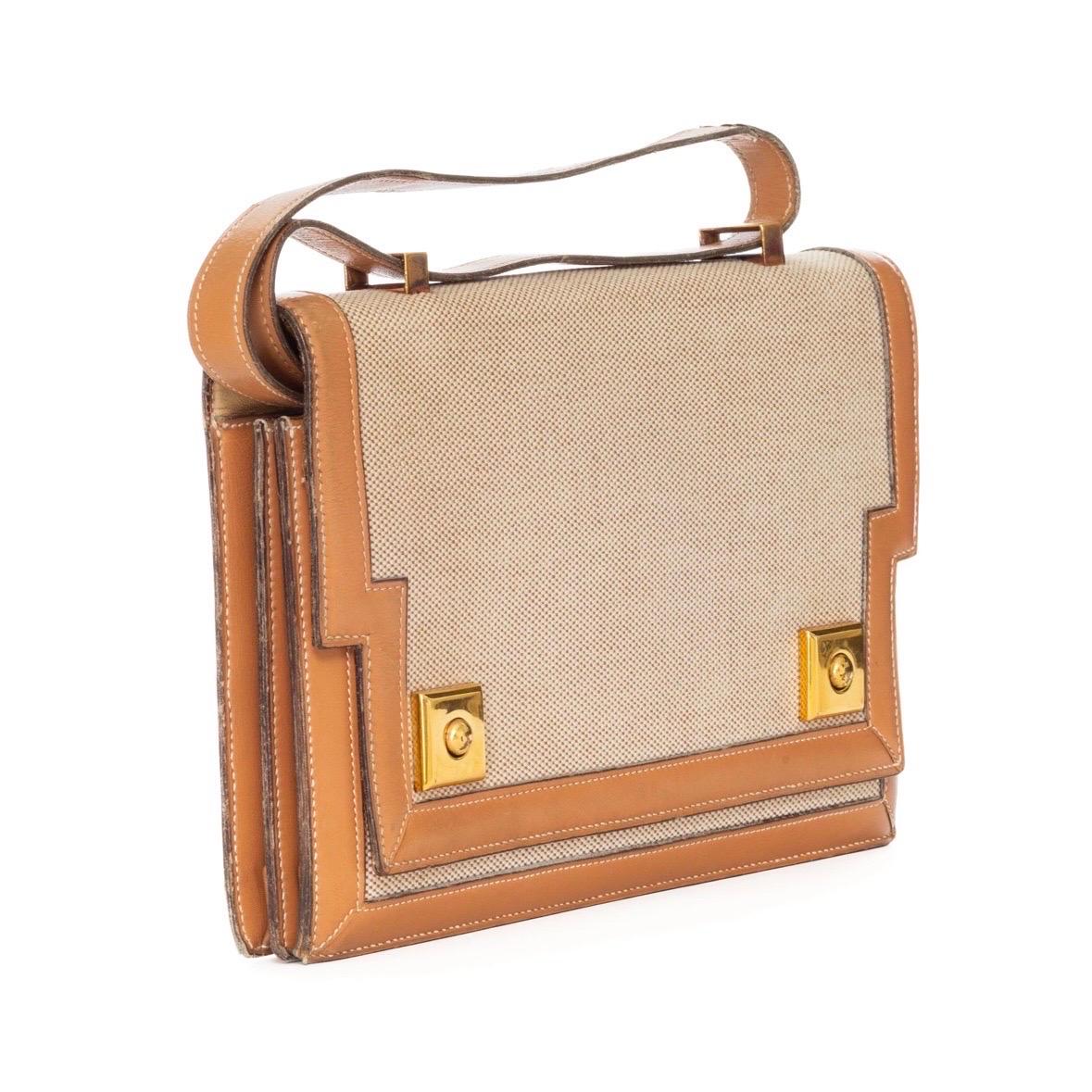 Hermès Vintage Tan Leather and Canvas Piano Shoulder Bag (Circa 1960s) For Sale 1