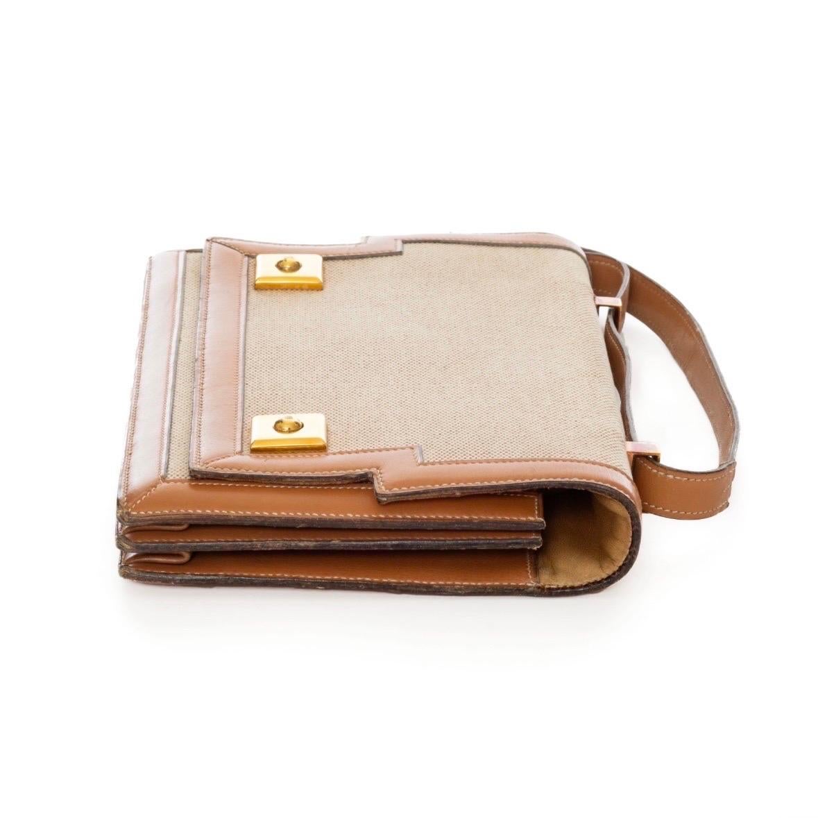 Hermès Vintage Tan Leather and Canvas Piano Shoulder Bag (Circa 1960s) For Sale 3