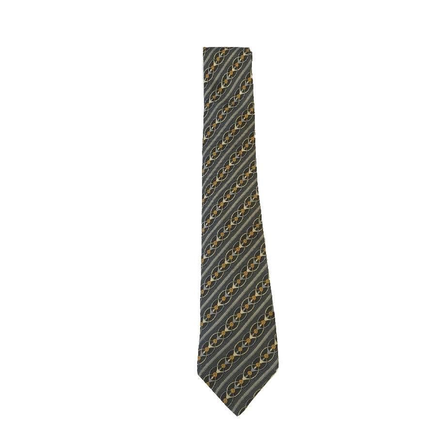 Hermès vintage tie in printed anthracite gray silk.

In very good condition. Made in France

Dimensions: bottom width: 9 cm

Will be delivered in a new, non-original dust bag