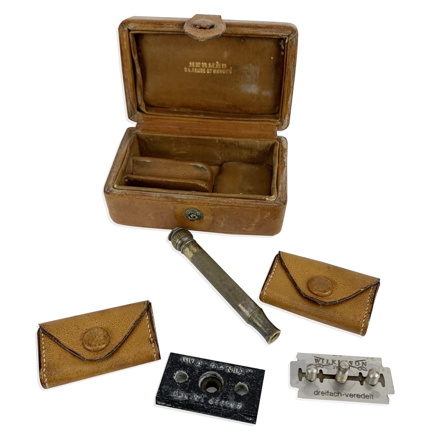 Rare and hard to find vintage travel razor in case by Hermes - Paris. Possibly dating back to the 1940s. Two piece 'Wardonia - Sheffield' safety razor in metal. The razor comes in a brown leather case, marked 'Hermes - 24 Faubo. St Honoré' on the