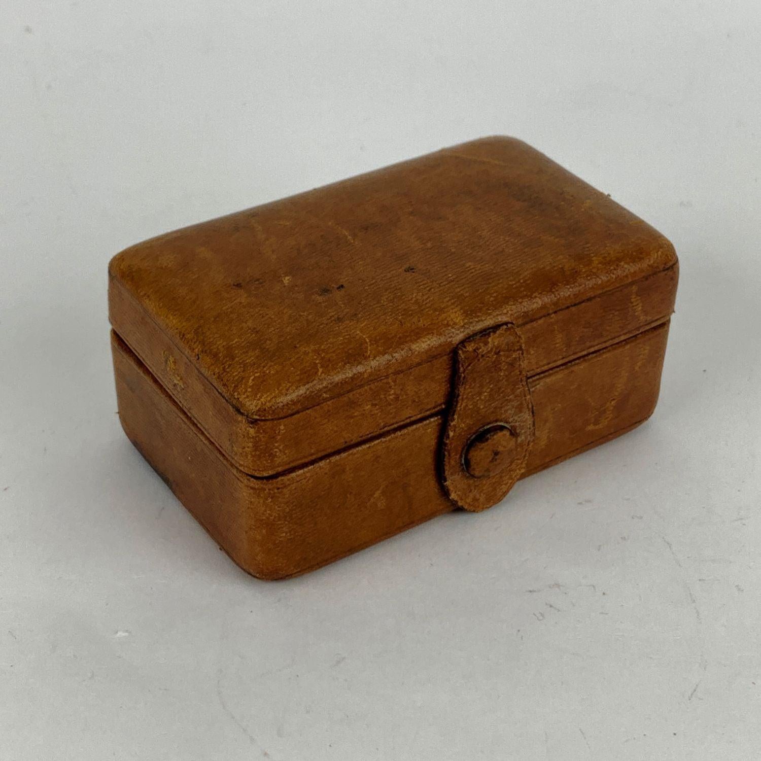 Set di rasoi da barba da viaggio Hermes Vintage con custodia in pelle marrone in vendita 1