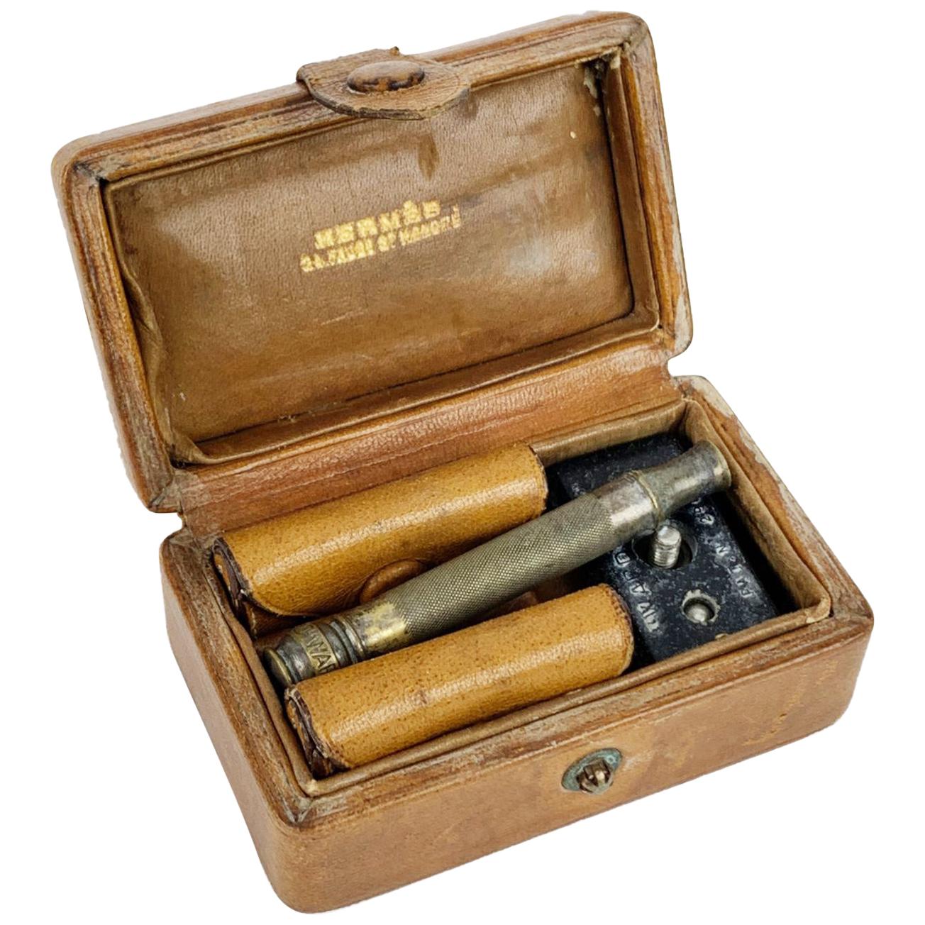 Hermes Vintage Travel Razor Shaving Set Brown Leather Case en vente