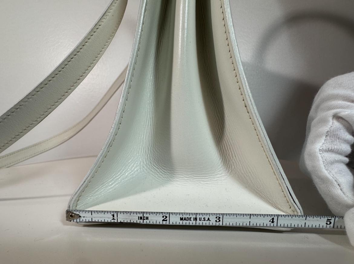 HERMÈS Bolso Vintage Kelly 28 Blanco/Blanco Circa 1967 c/ Correa Desmontable en Bastante bueno Estado en Los Angeles, CA