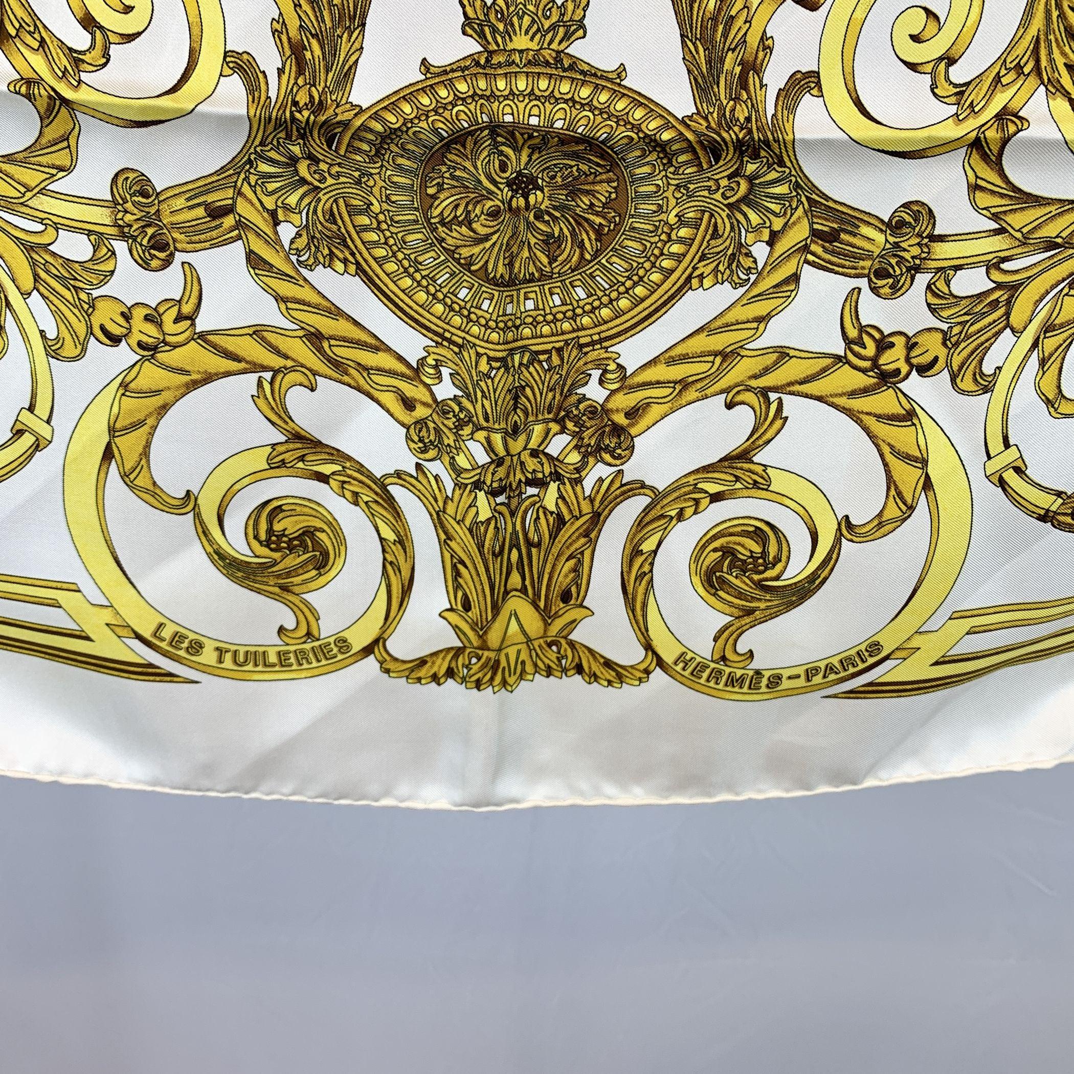 Bianco Sciarpa Hermes vintage in seta bianca Les Tuileries 1990 Joachim Metz in vendita