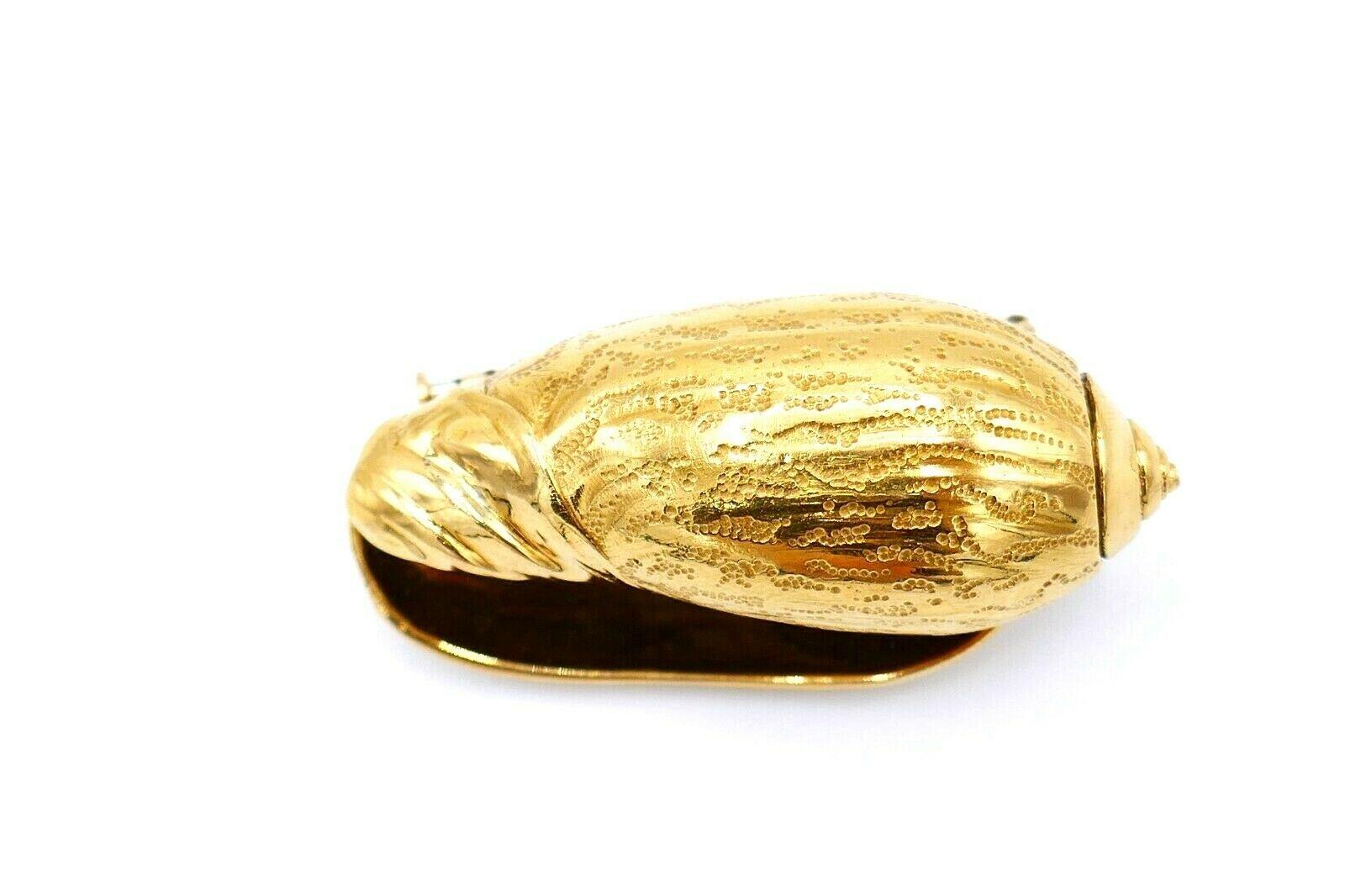 Hermès Vintage Yellow Gold Snail Shell Pin Brooch In Excellent Condition In Beverly Hills, CA