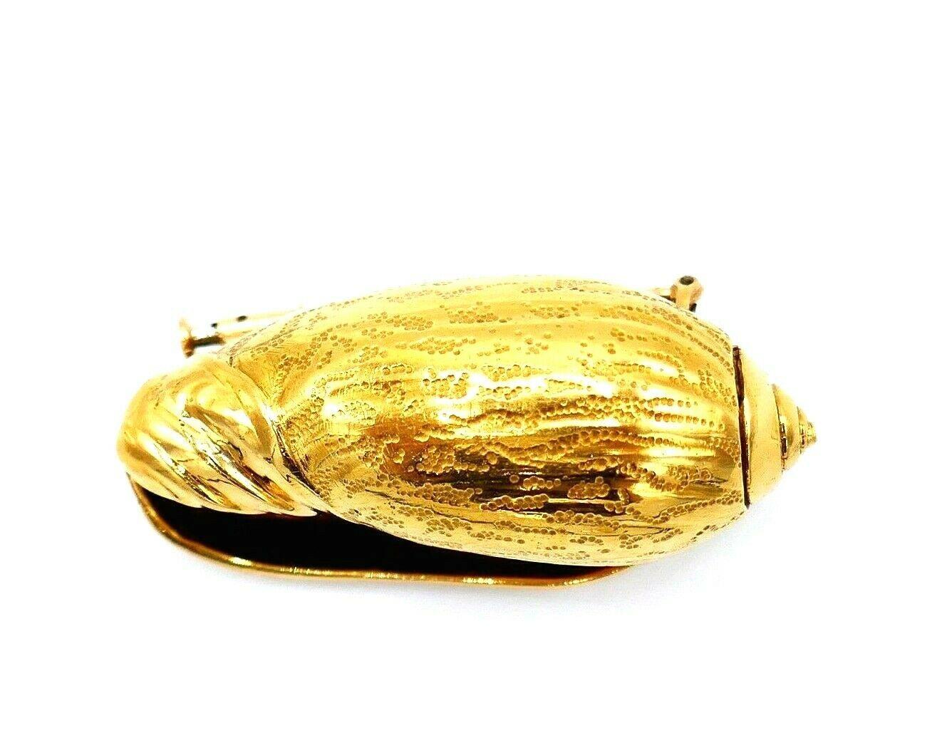 Women's or Men's Hermès Vintage Yellow Gold Snail Shell Pin Brooch