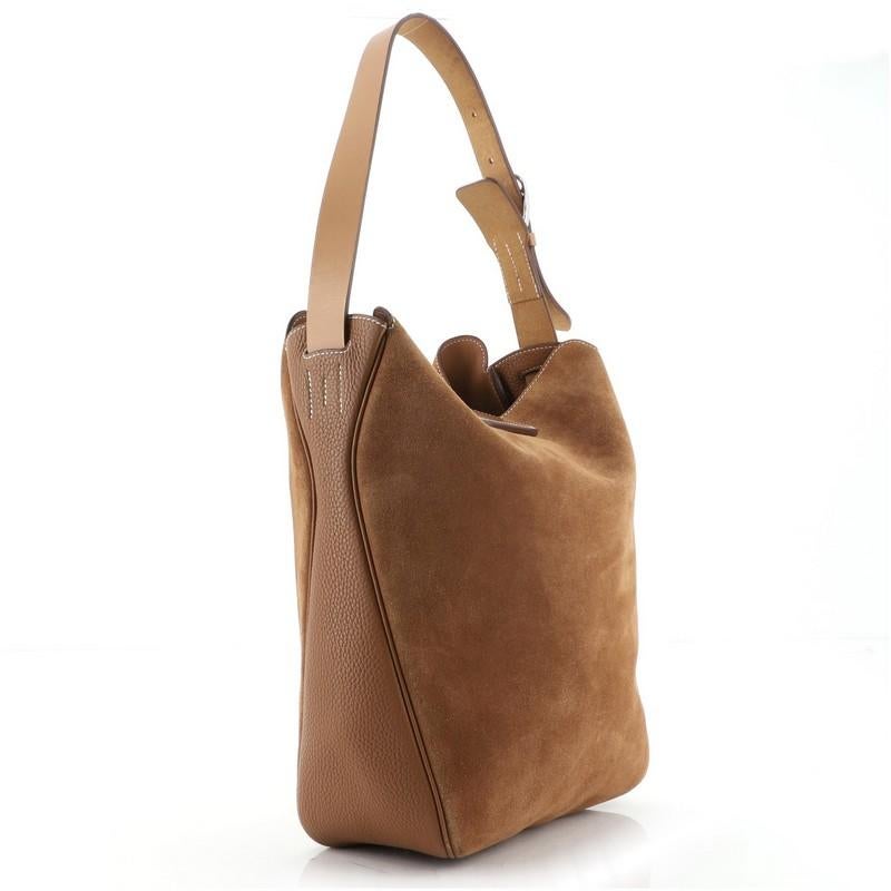 Condition: Good. Wear and scuffs on exterior, moderate wear and darkening on base corners, small mark on handle. Pen mark, creasing and scuffs in interior, scratches on hardware.
Accessories: No Accessories
Measurements: Handle Drop 7-8