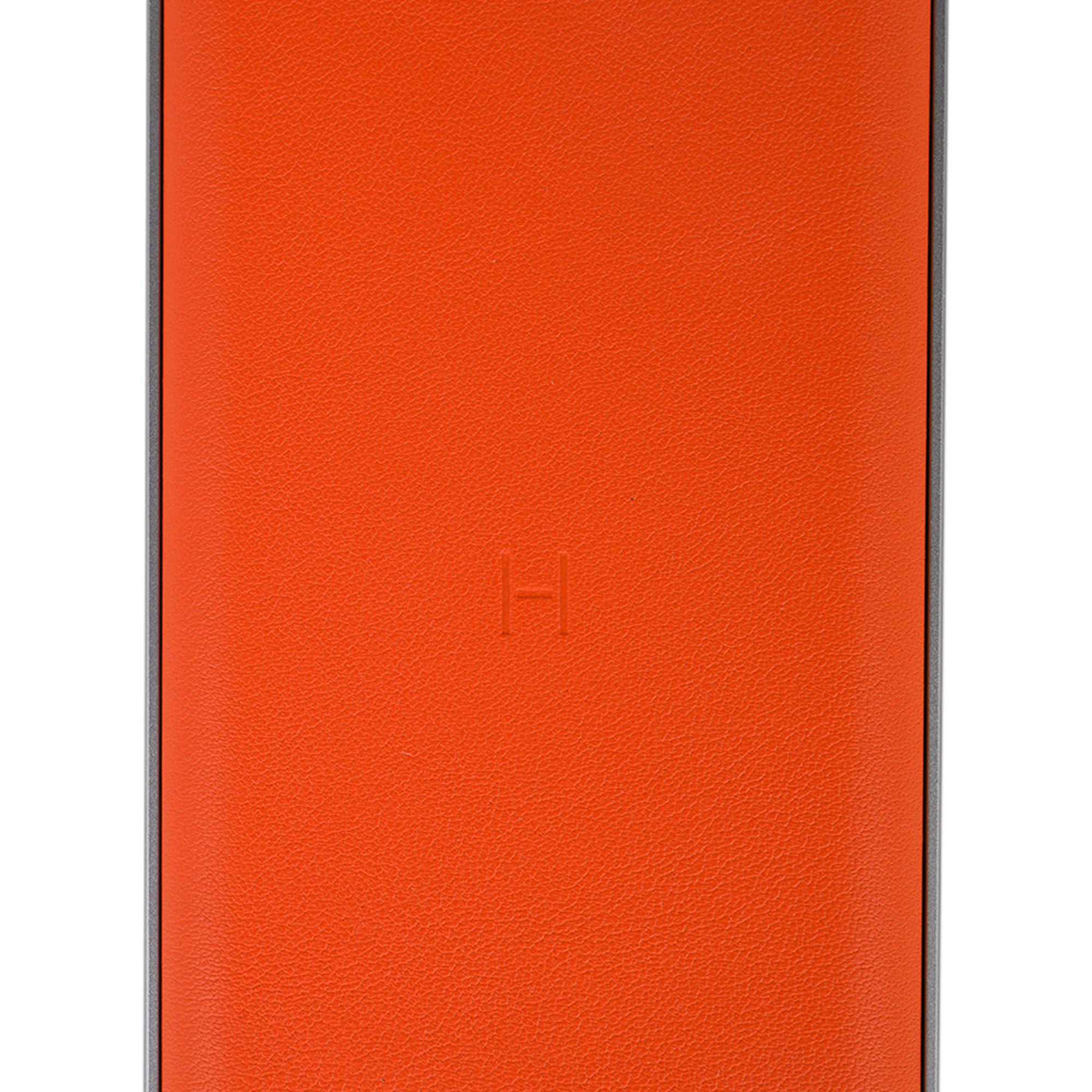 Hermes Volt'H Maxi Power Bank Orange New w/ Box In New Condition In Miami, FL