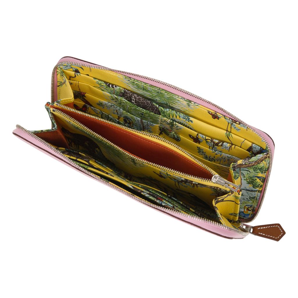 Guaranteed authentic Hermes Silk' In Classic wallet features exquisite Mauve Sylvestre in Epsom leather and palladium hardware.
Hermes Jaune Equateur silk scarf print interior. 
Interior has a divided compartment, with a total of 12 credit card