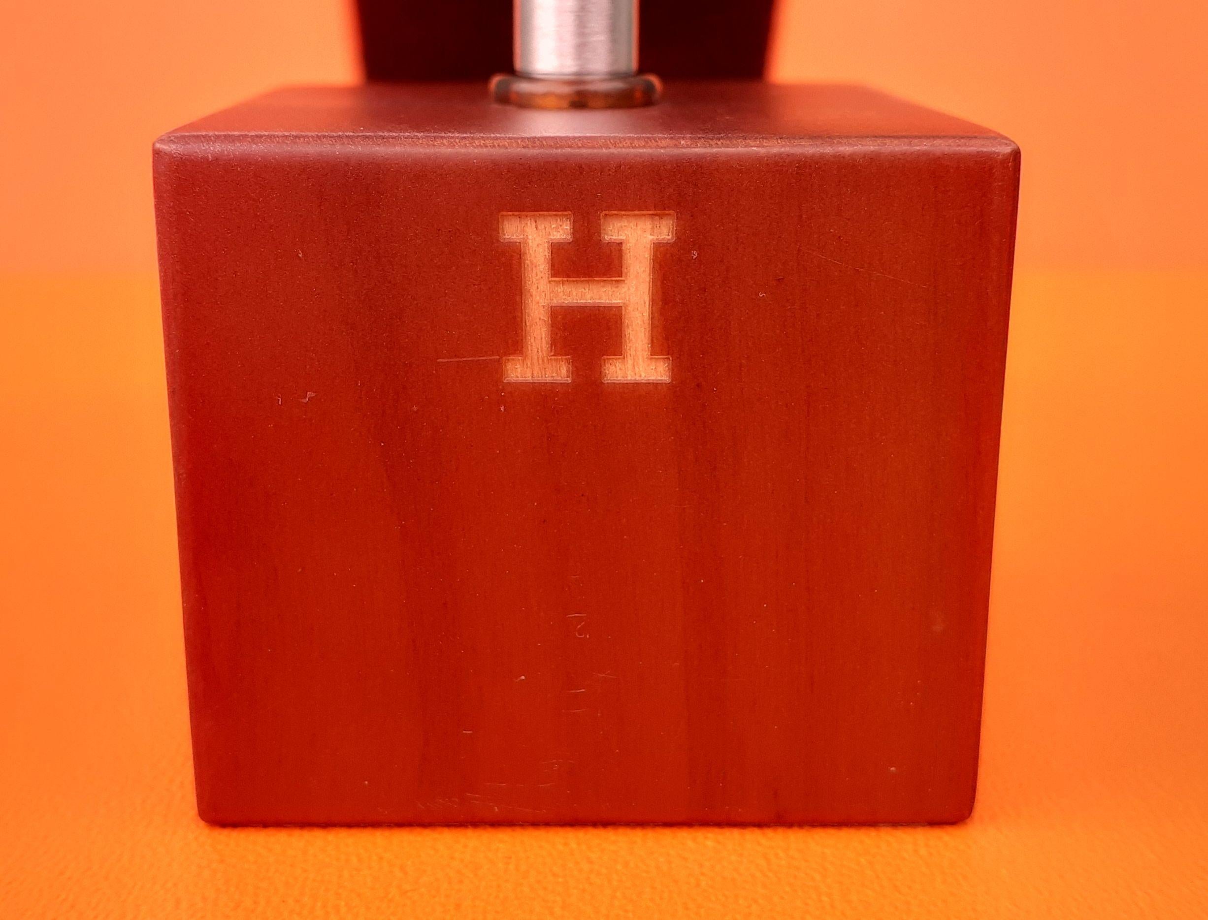 Hermès Uhren- oder Schmuckständer aus Filz und Holz im Angebot 4