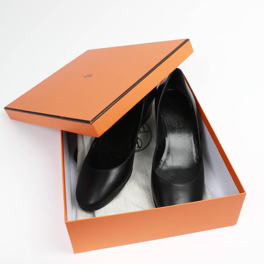 Wedges HERMES Size 36.5 (EU)
These ballerinas are ideal for every day, because the heel is not very high and at the same time very chic with its refined form.
You can also wear them with pants or a pretty dress.
Italian made. They are in very good