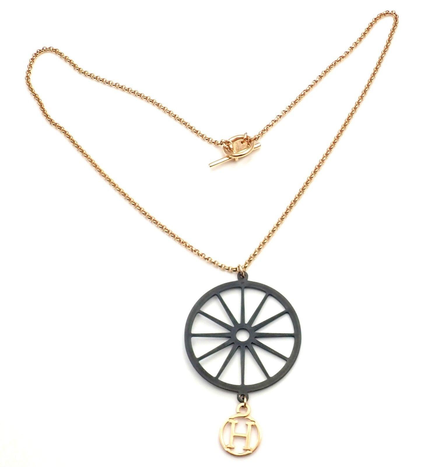 18k Rose Gold Wheel Pendant Toggle Chain Halskette von Hermes. 
Einzelheiten: 
Gewicht: 13::3 Gramm
Kettenlänge: 15::5