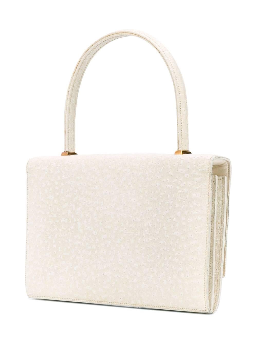 Elegant Hermès handbag crafted from white whale leather. It features a top handle, a foldover top, multiple interior compartments and gold-tone hardware. The item is vintage, it was produced in the 60s and is in good conditions, it shows light signs