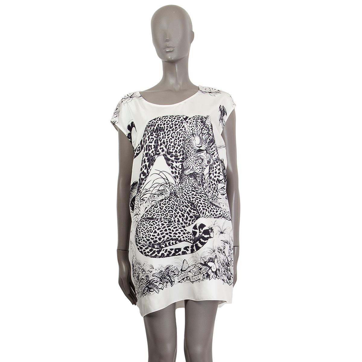 Hermès 'Jungle Love Tatouage Twill' tunic in ecru and black silk (100%). Unlined. Has been worn and is in excellent  condition. 

Tag Size 46
Size XXL
Shoulder Width 40cm (15.6in)
Bust From 122cm (47.6in)
Waist From 128cm (49.9in)
Hips From 130cm
