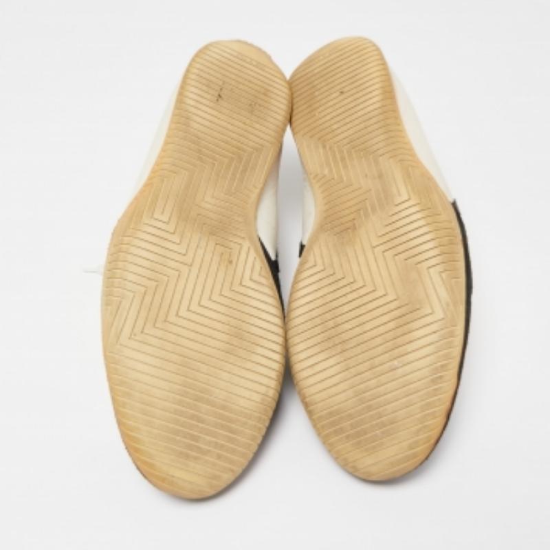 Mit ihrer klassischen Silhouette sind diese Designer-Sneakers eine nahtlose Kombination aus Luxus, Komfort und Stil. Diese Sneaker sind mit charakteristischen Details und bequemen Innensohlen ausgestattet.