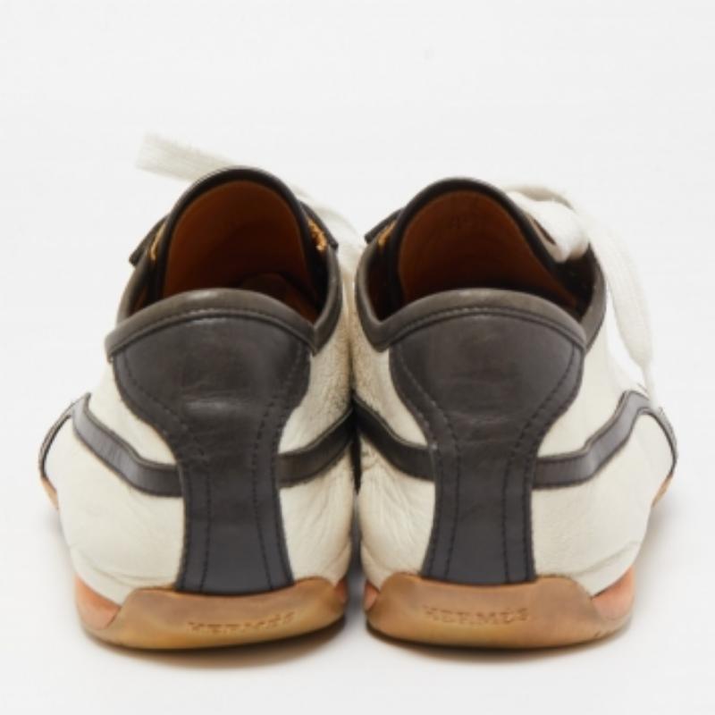 Hermes Weiß/Braun Leder und Wildleder Low Top Sneakers Größe 45 im Angebot 1
