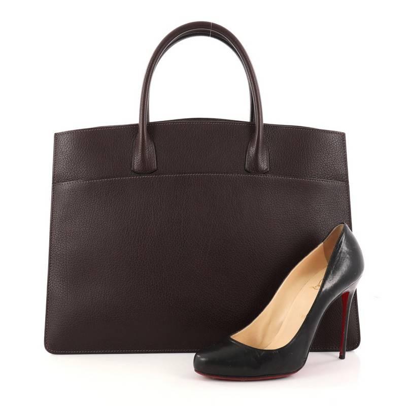 This authentic Hermes White Bus Handbag Leather 39 is a chic and stylish bag perfect for your daily excursions. Crafted in beautiful havane dark brown leather, this bag features dual-rolled leather handles, exterior front pocket and polished