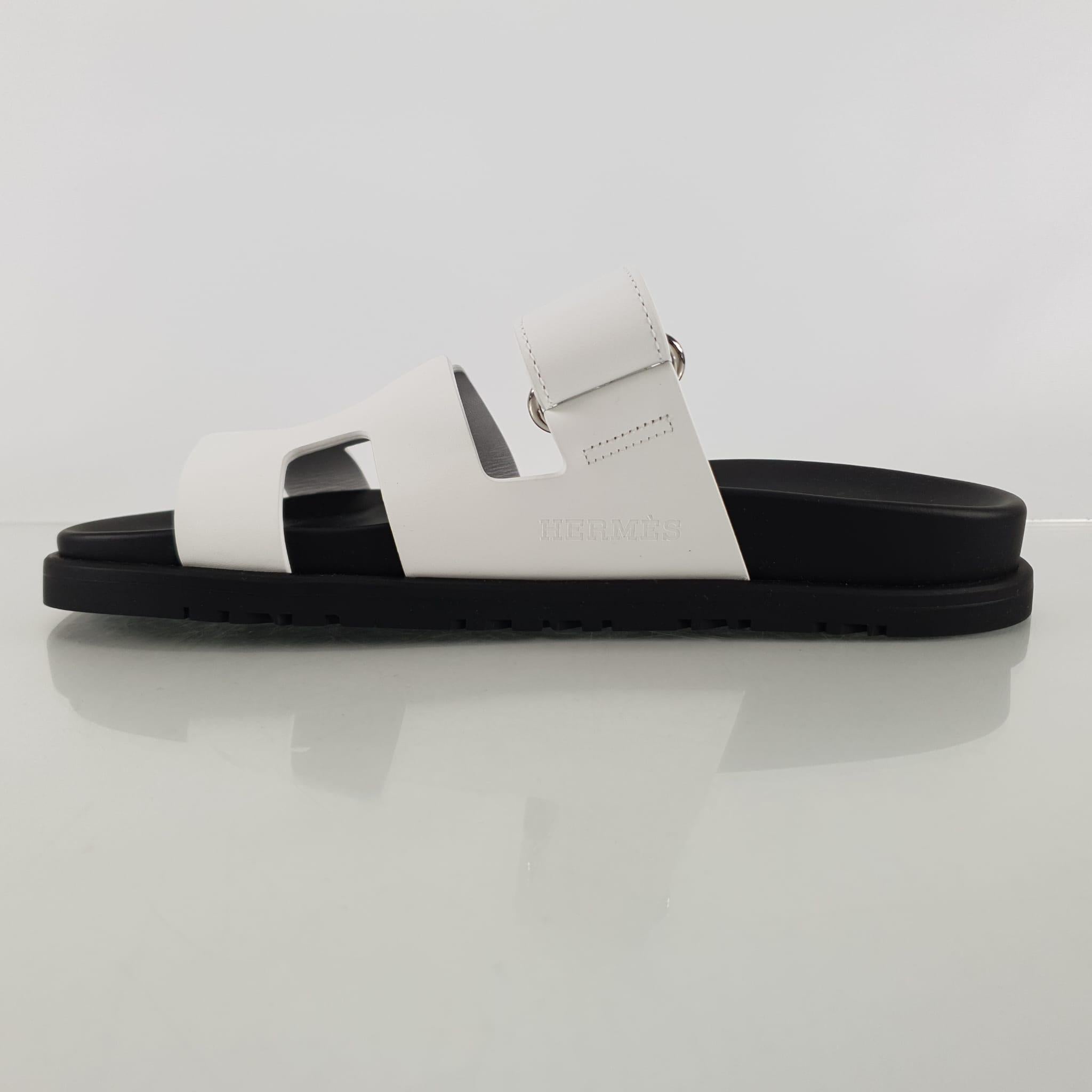 Hermes Weißes Kalbsleder Größe 36,5 Chypre Sandale im Angebot 1