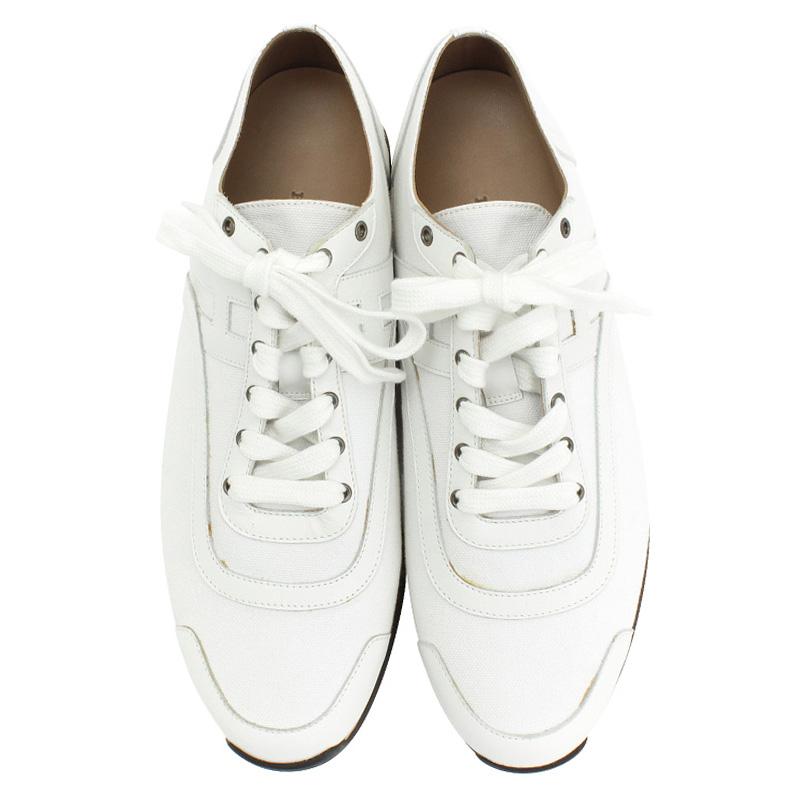 White sneakers have been a seasonal favorite and surely is here to stay. These Hermes Kool sneakers are shaped in white canvas and detailed with tonal leather trims. The lightweight style comes with lace-ups and is detailed with eye-catching orange