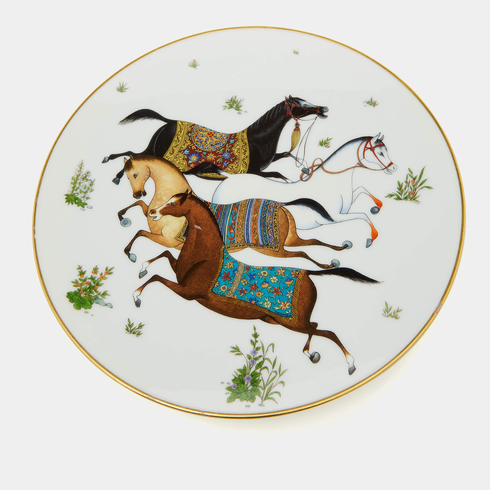The Hermes plate set exudes timeless elegance. Each plate features an exquisite Cheval d'Orient motif, delicately printed on high-quality white porcelain. Perfectly sized for desserts, these plates blend sophistication with artistic craftsmanship,