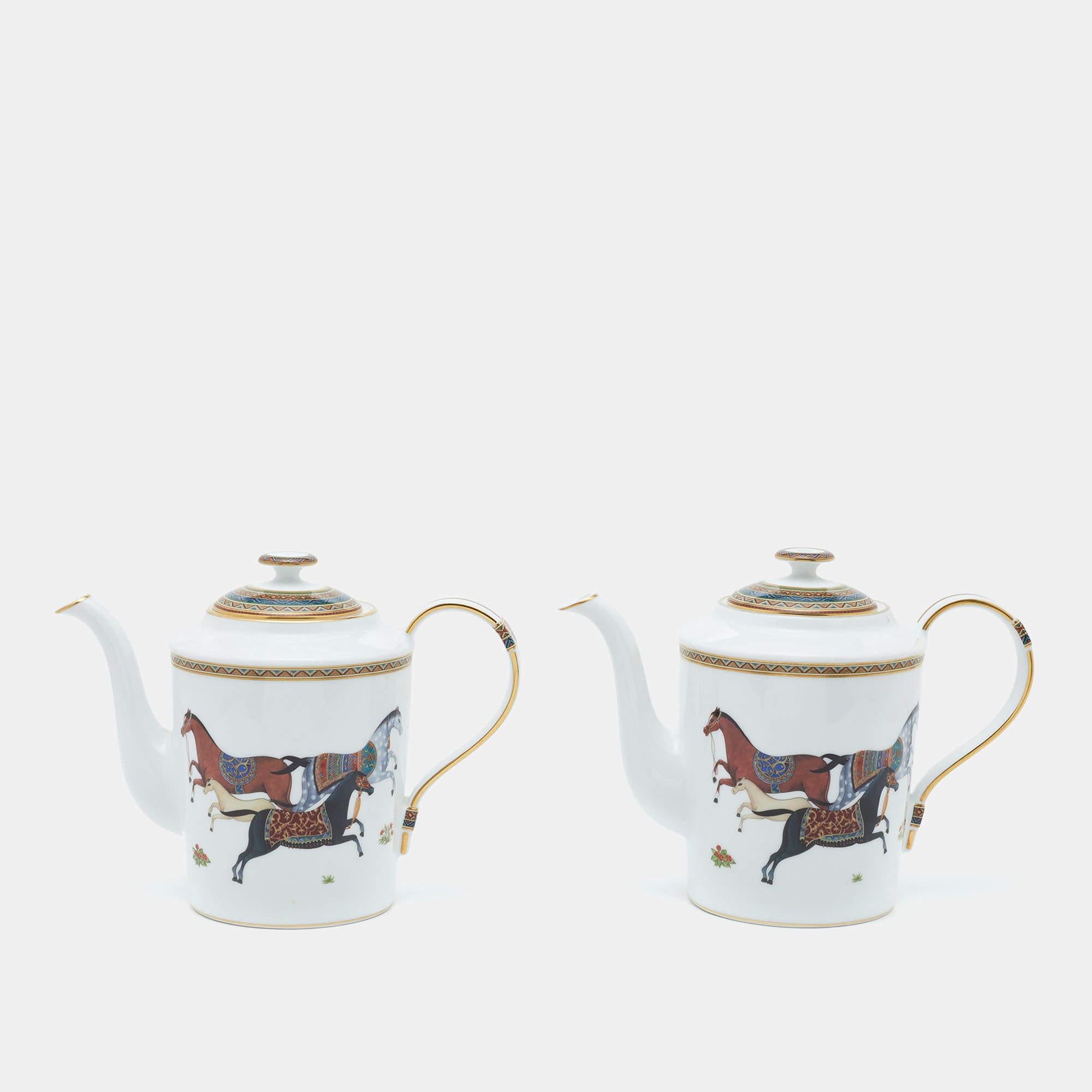 Hermès White Cheval d’Orient Printed Porcelain Teapots Set of 2 In Good Condition In Dubai, Al Qouz 2