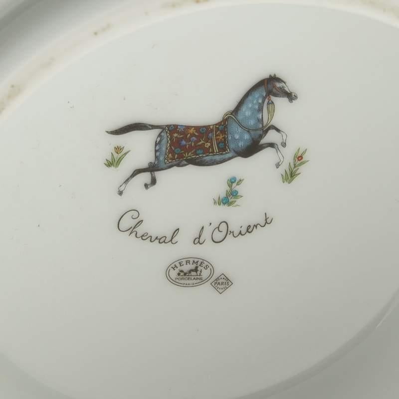 Soupière à rebord Cheval d'Orient blanc Hermes Bon état - En vente à Dubai, Al Qouz 2