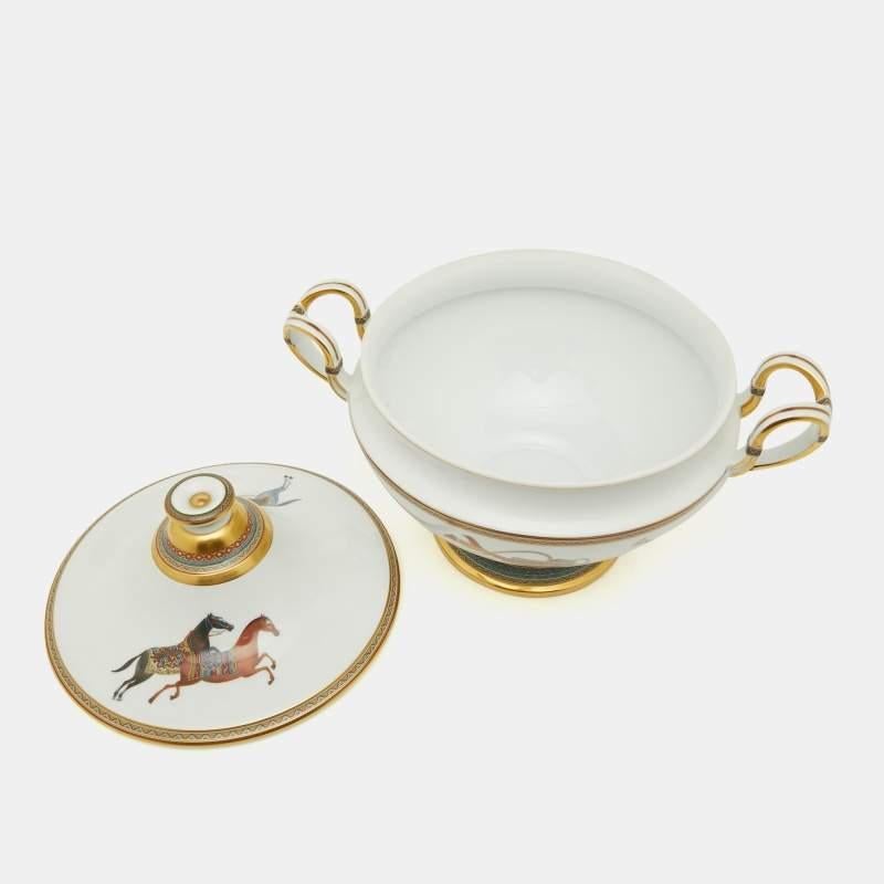 Hermes White Cheval d’Orient Rimmed Soup Tureen For Sale 1