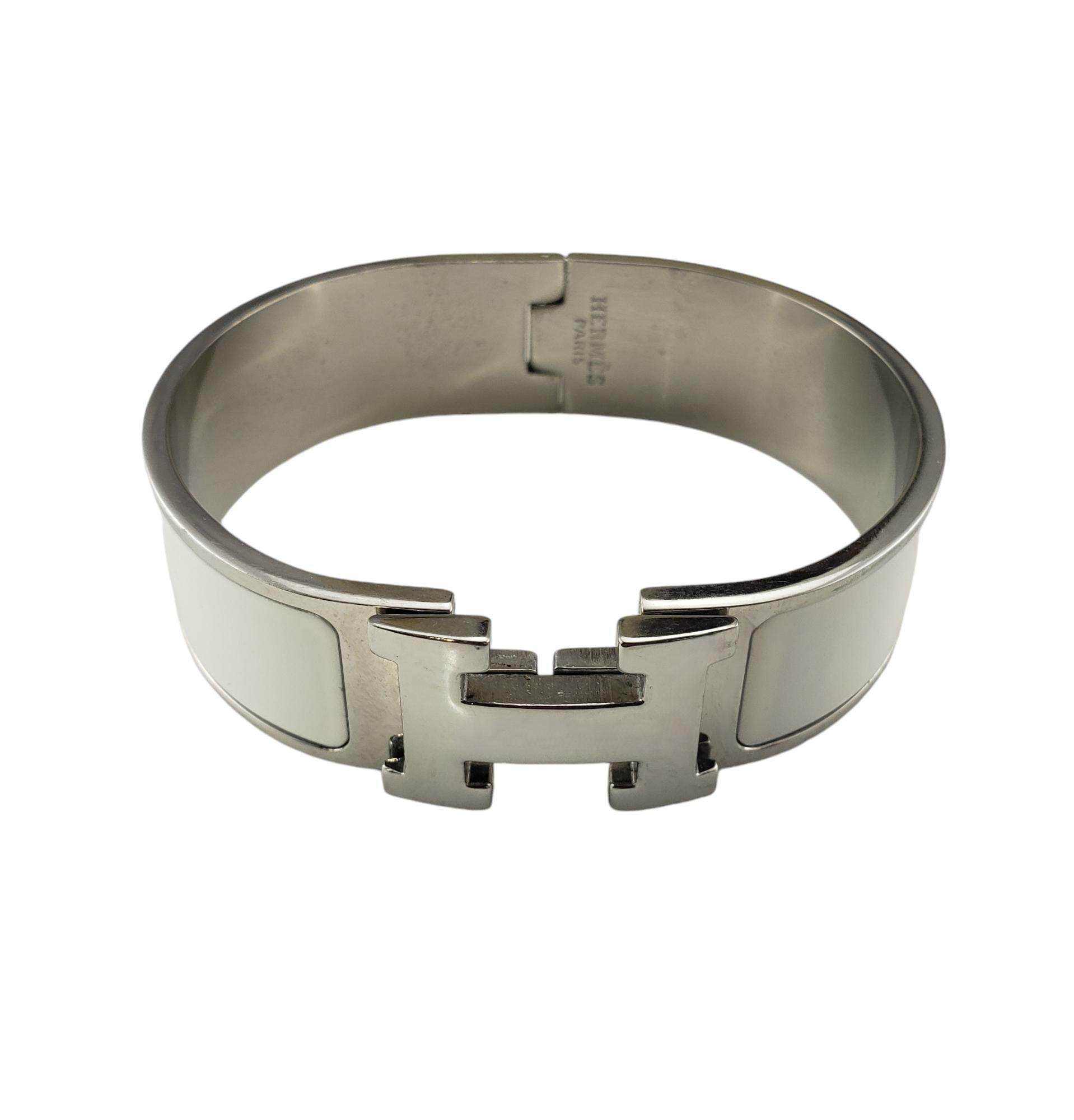 Hermes Clic Clac H Bracelet

The popular Hermes Clic Clac H bracelet is known for its distinctive 