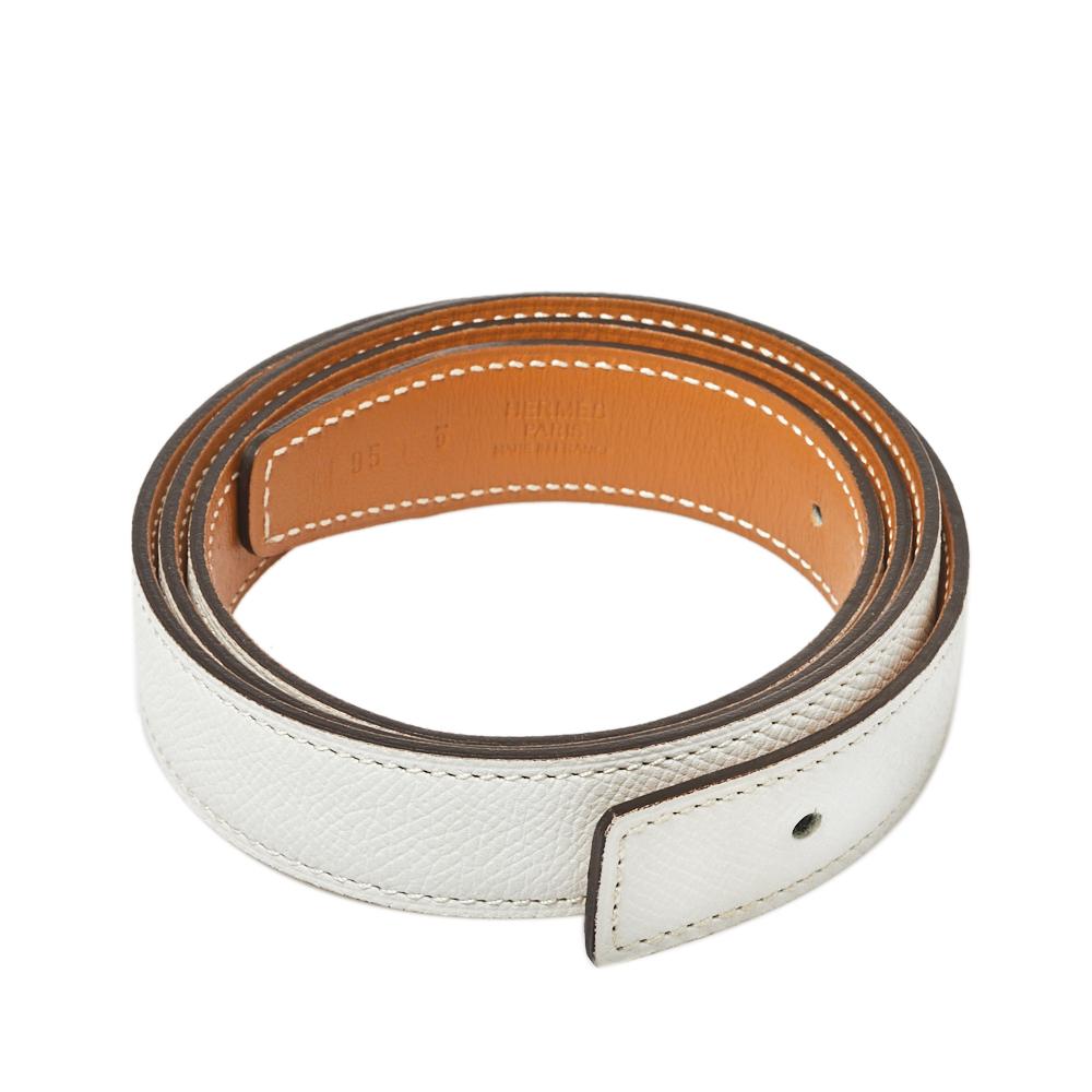 A prized add-on to your collection of belts, this Hermes belt strap has been crafted in France using Epsom and Swift leather. It has a reversible feature with white on one side and Hermes gold on the other, and it will complement any buckle