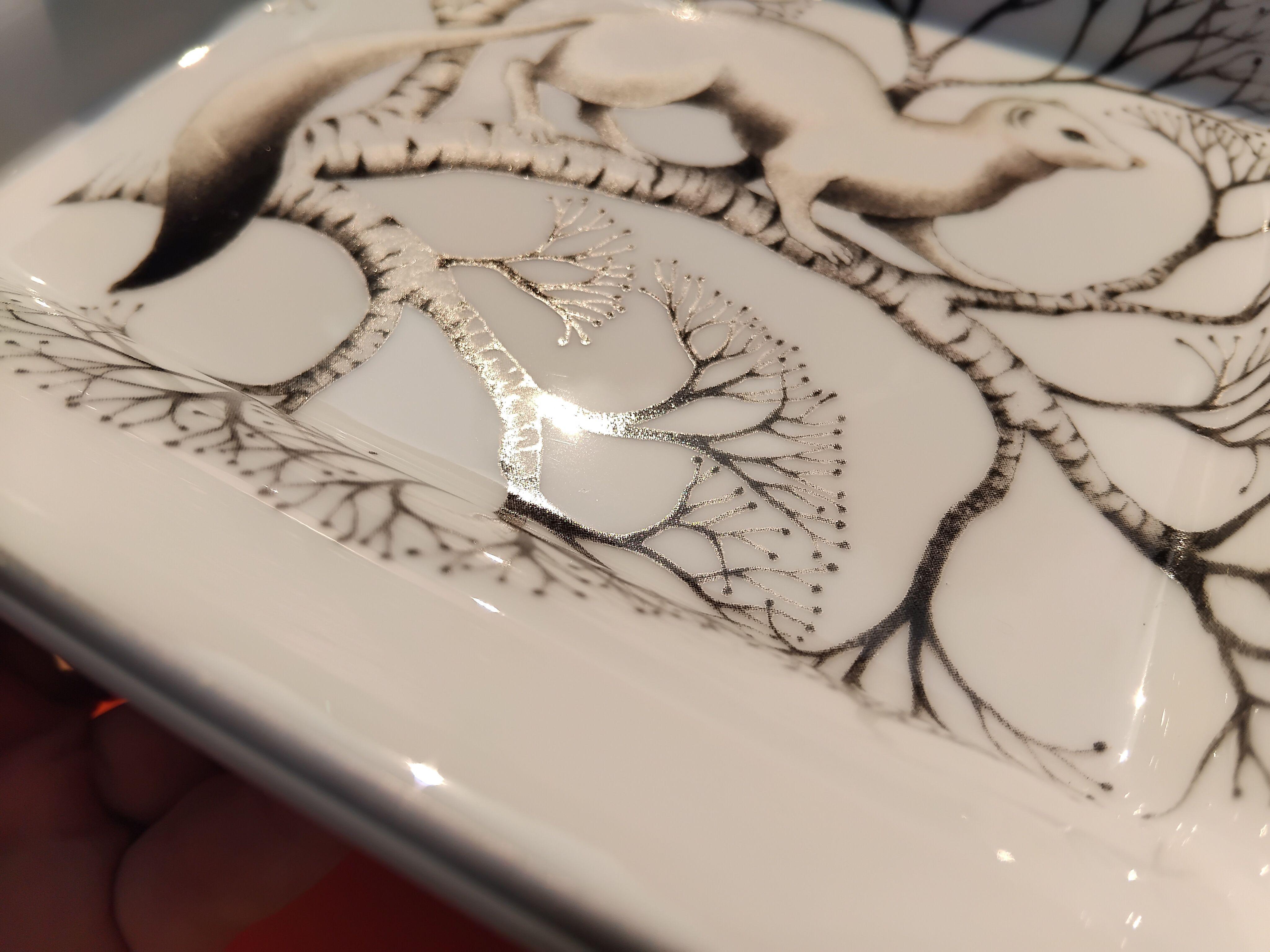 Hermès White Hermine Print Zigarren Aschenbecher ändern Tablett Porzellan und Platin im Angebot 13