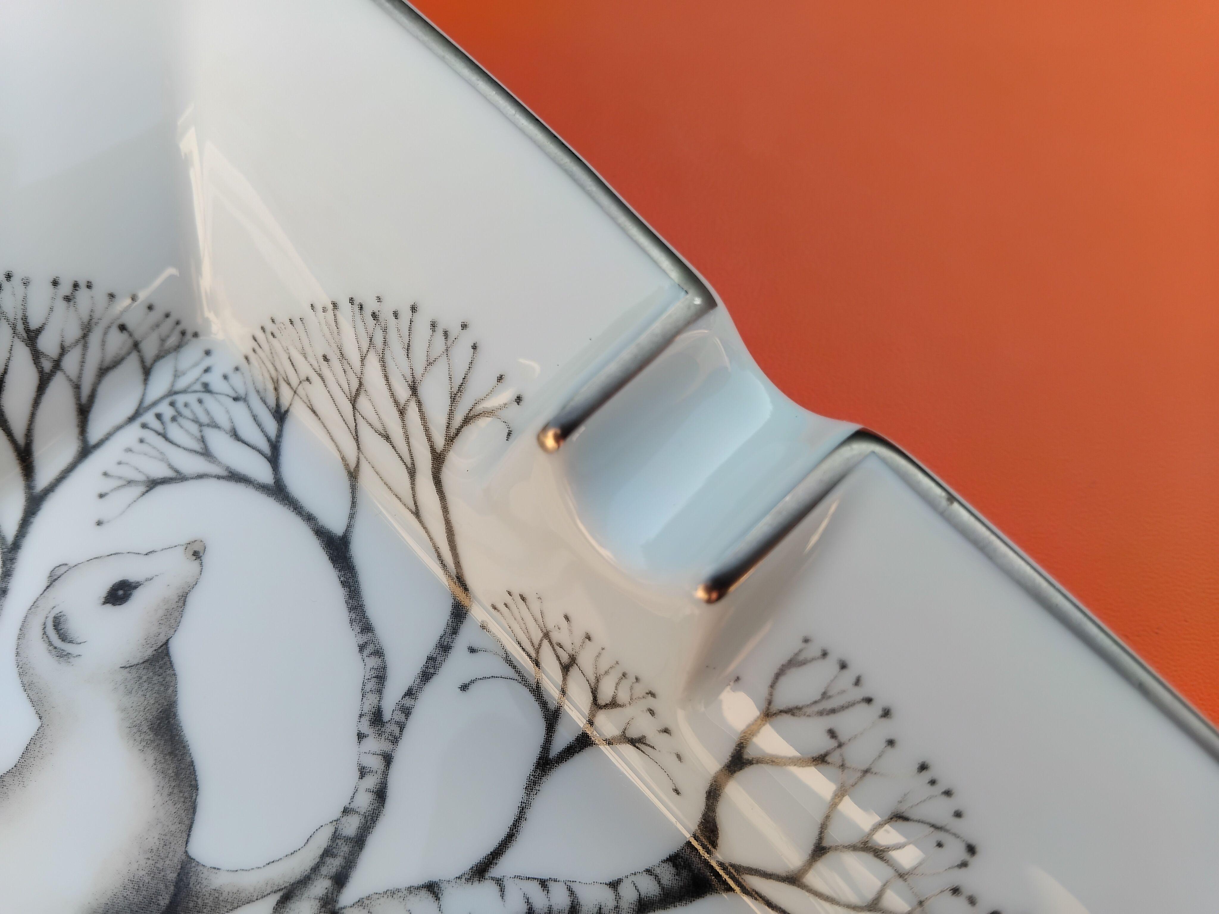 Hermès White Hermine Print Zigarren Aschenbecher ändern Tablett Porzellan und Platin im Angebot 5
