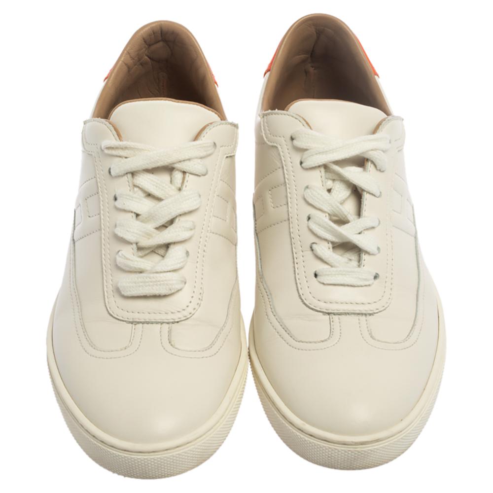 These Hermes sneakers are just perfect for a stylish outing! They have been crafted from white leather and designed with distinct H stitch detail on the sides and the label embossed on the contrasting counters. Lace-ups and comfortable insoles