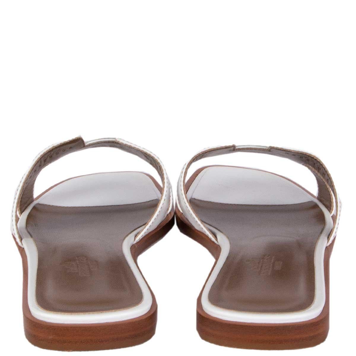 HERMES white leather ORAN Flat Slides Sandals Shoes 37 In New Condition In Z�ürich, CH