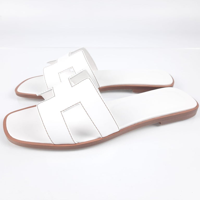 Size 37.5
An iconic Hermes style, this silhouette is an essential piece in every wardrobe.
