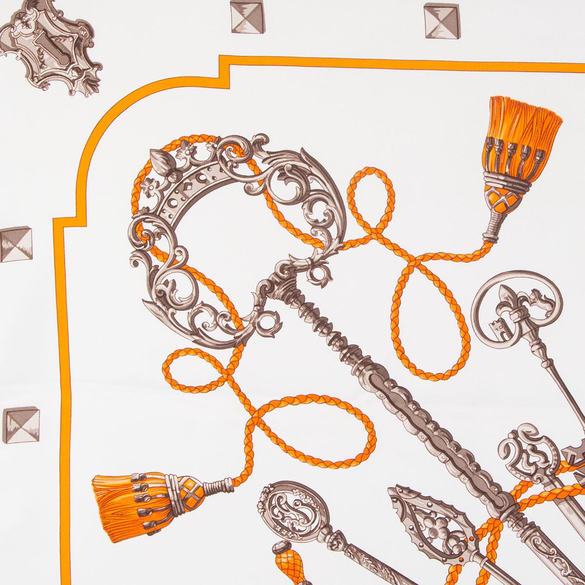 Hermes white orange LES CLES 90 silk Scarf In Excellent Condition In Zürich, CH