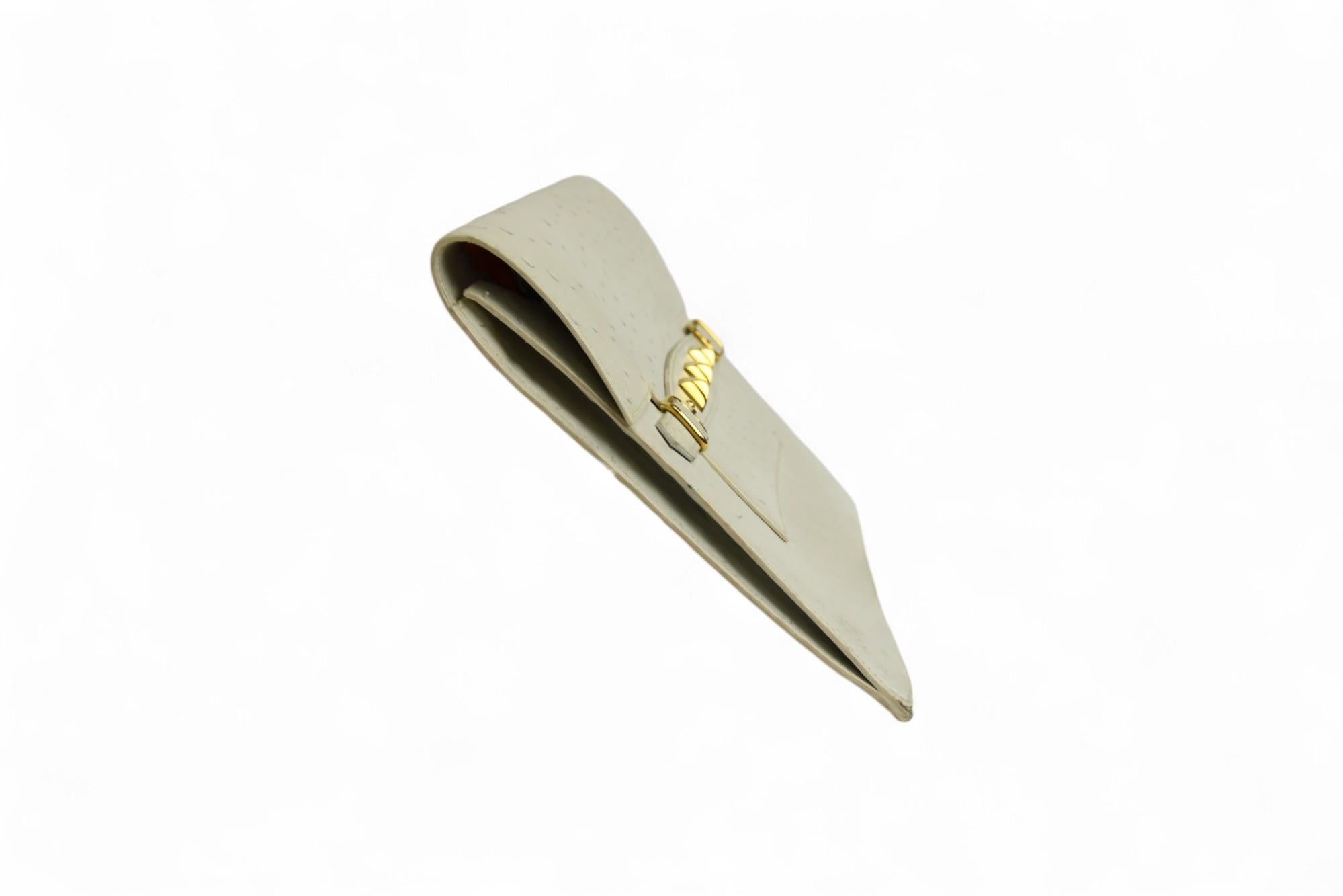Hermès White Ostrich Pre-Médor Clutch  Gold Pyramid Stud Detail In Good Condition For Sale In West Hartford, CT