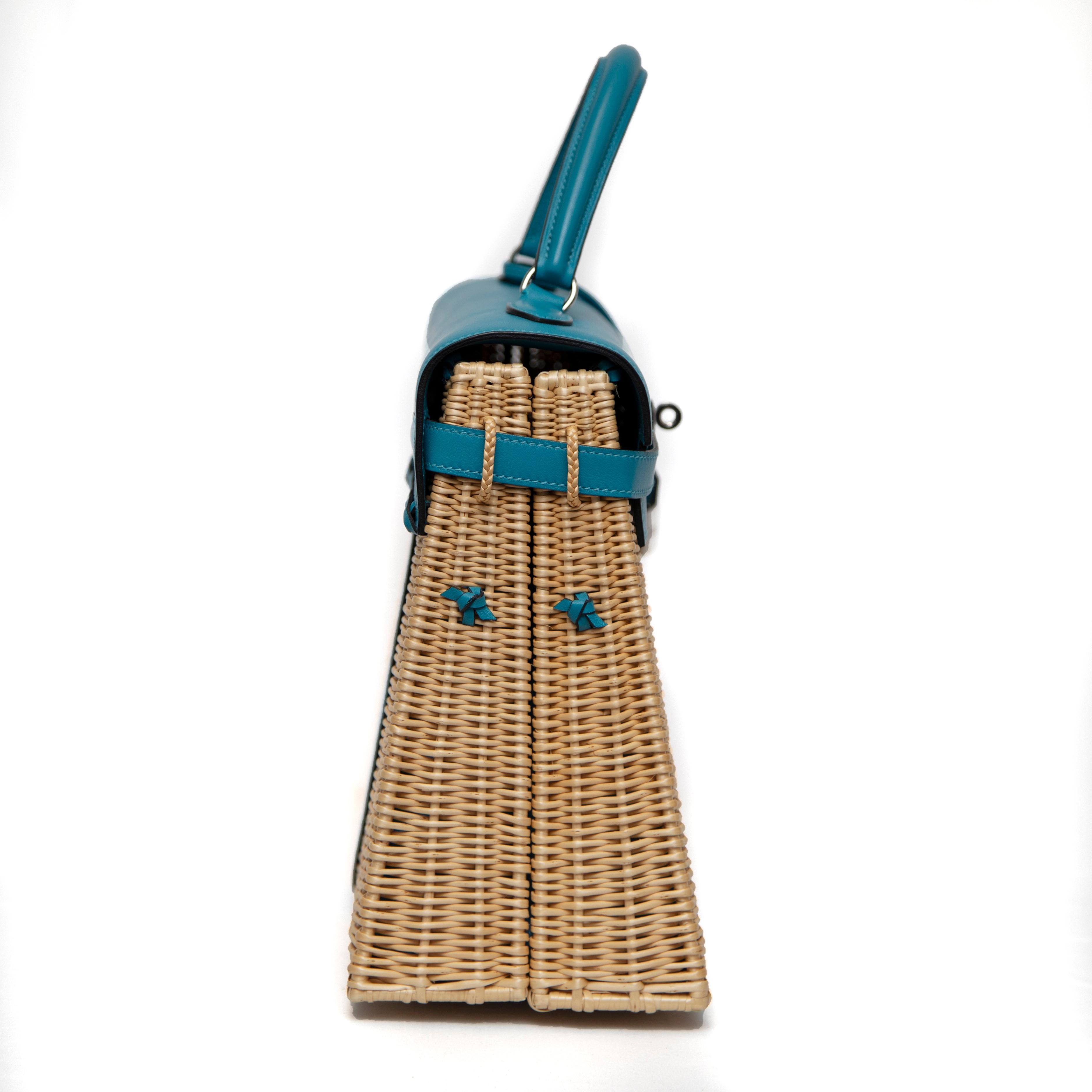 Hermès Wicker and Turquoise Swift Leather Picnic Bag Kelly 35cm with PHW In Excellent Condition For Sale In West Hartford, CT