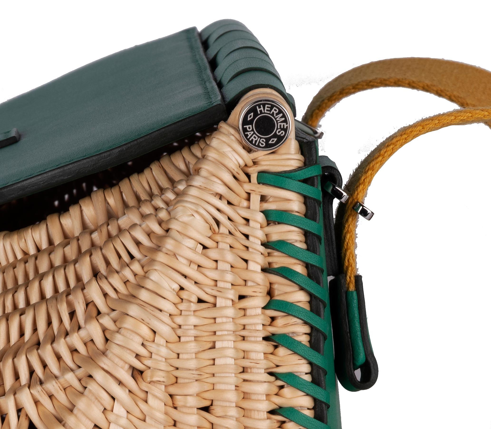 Hermes Wicker Fishing Bag A Hamptons Bag Green Bloomberg Art Secretive Hermes In New Condition In West Chester, PA