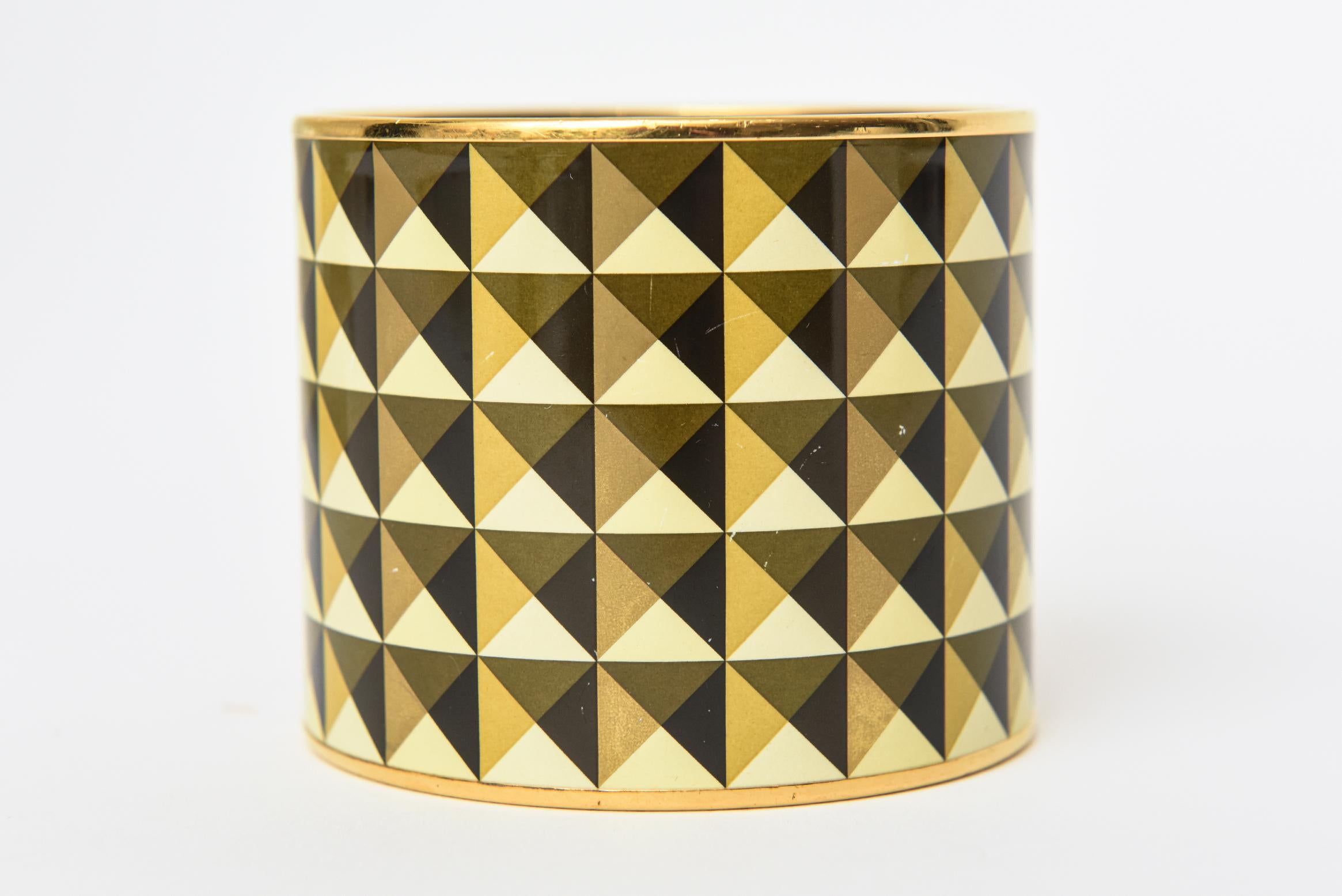 Hermes Wide Cuff Geometric Sculptural Black, Yellow, Gold Enameled Bracelet For Sale 2