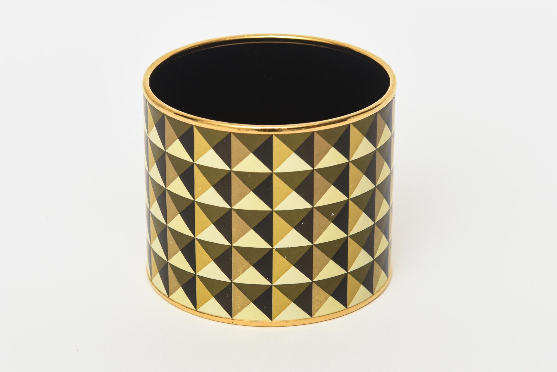 Hermes Wide Cuff Geometric Sculptural Black, Yellow, Gold Enameled Bracelet For Sale 3