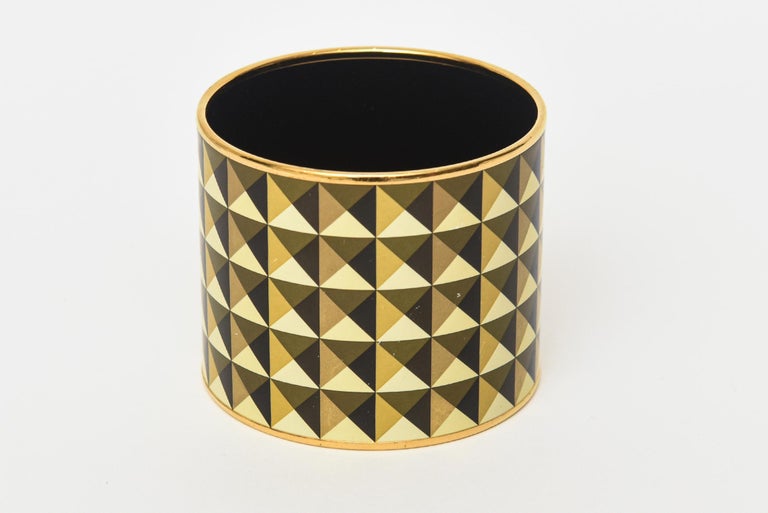 Hermes Wide Cuff Geometric Sculptural Black, Yellow, Gold Enameled Bracelet For Sale 6