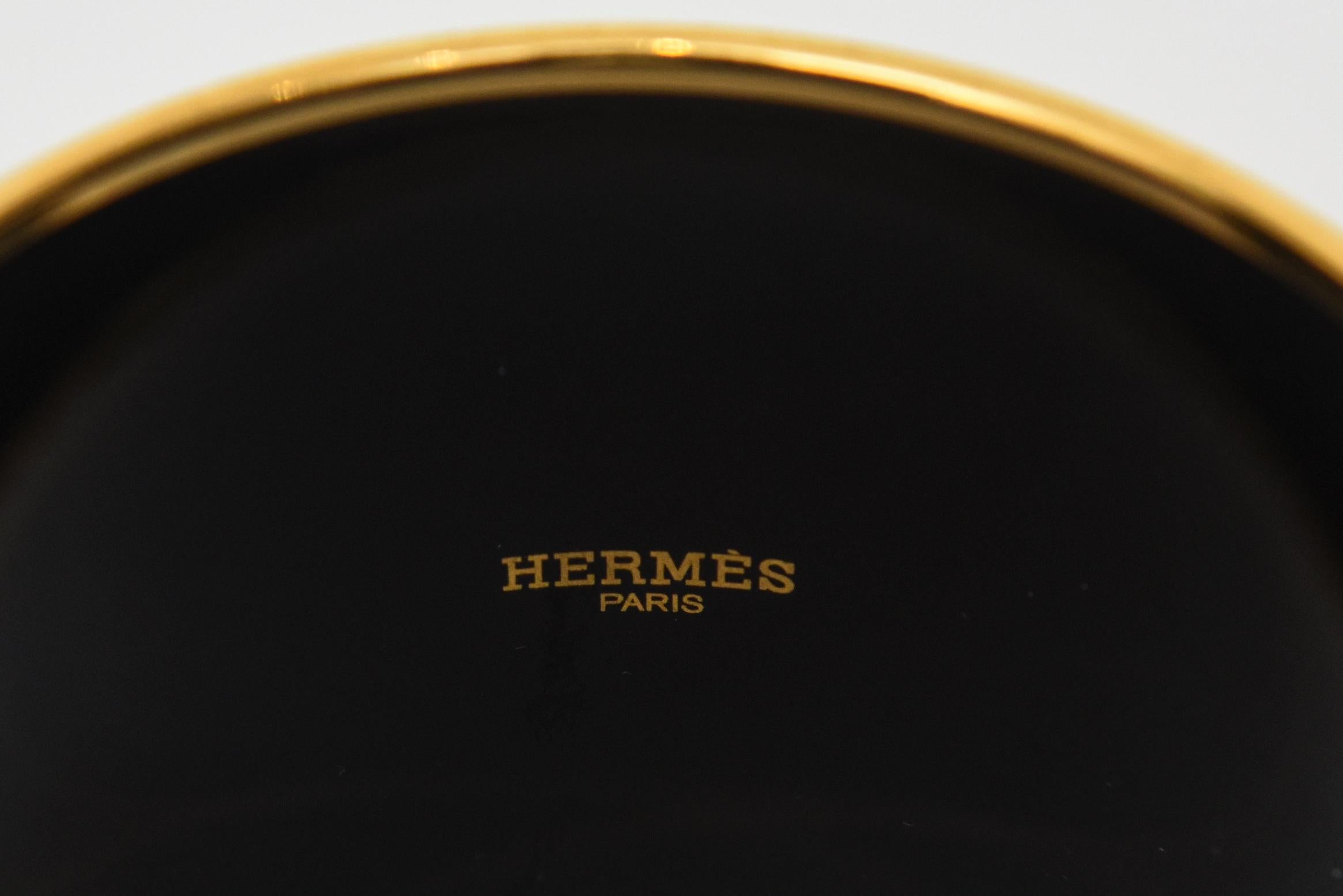 Hermes Wide Cuff Geometric Sculptural Bracelet émaillé noir, jaune et or Pour femmes en vente