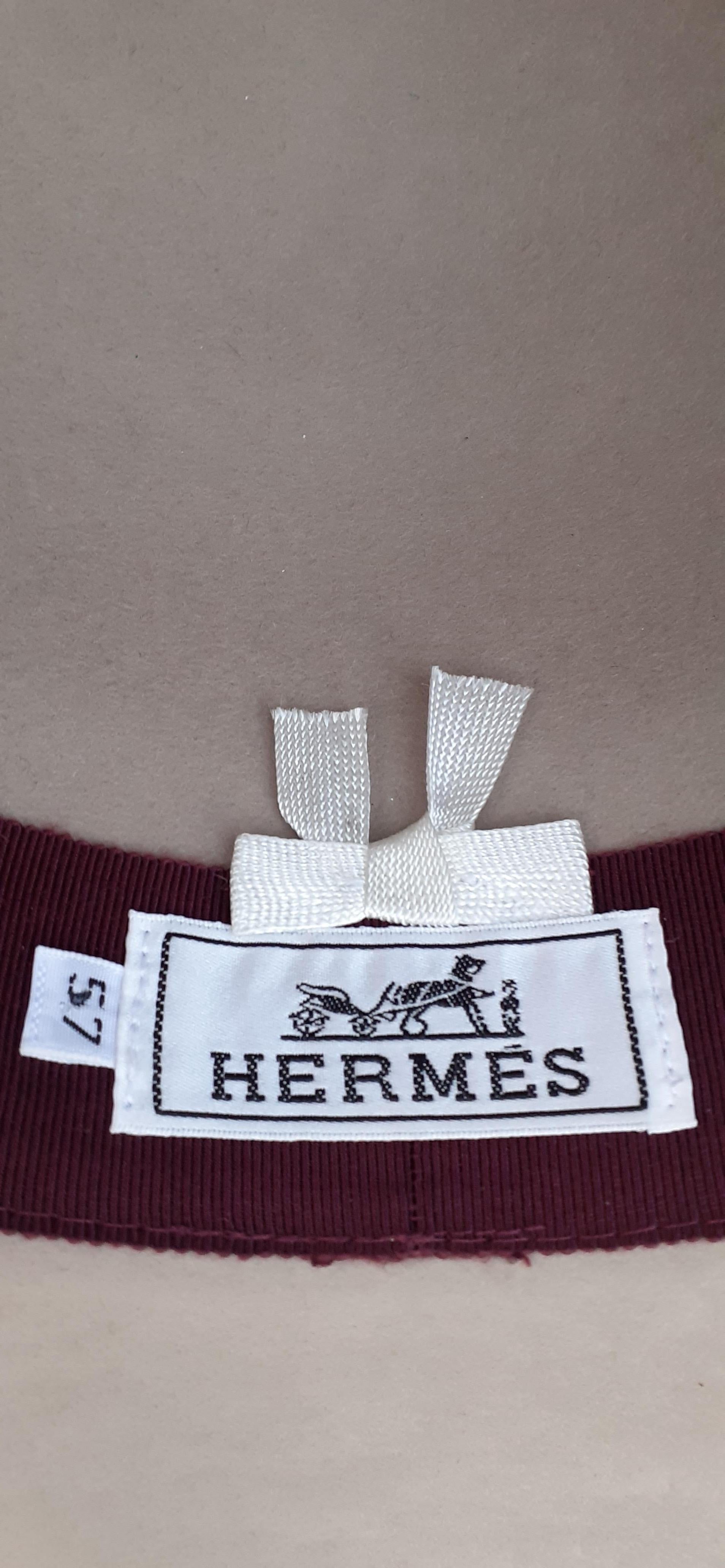 Women's Hermès Woman Felt Hat Burundy and Craie Leather Trim Clou Medor Size 57  For Sale