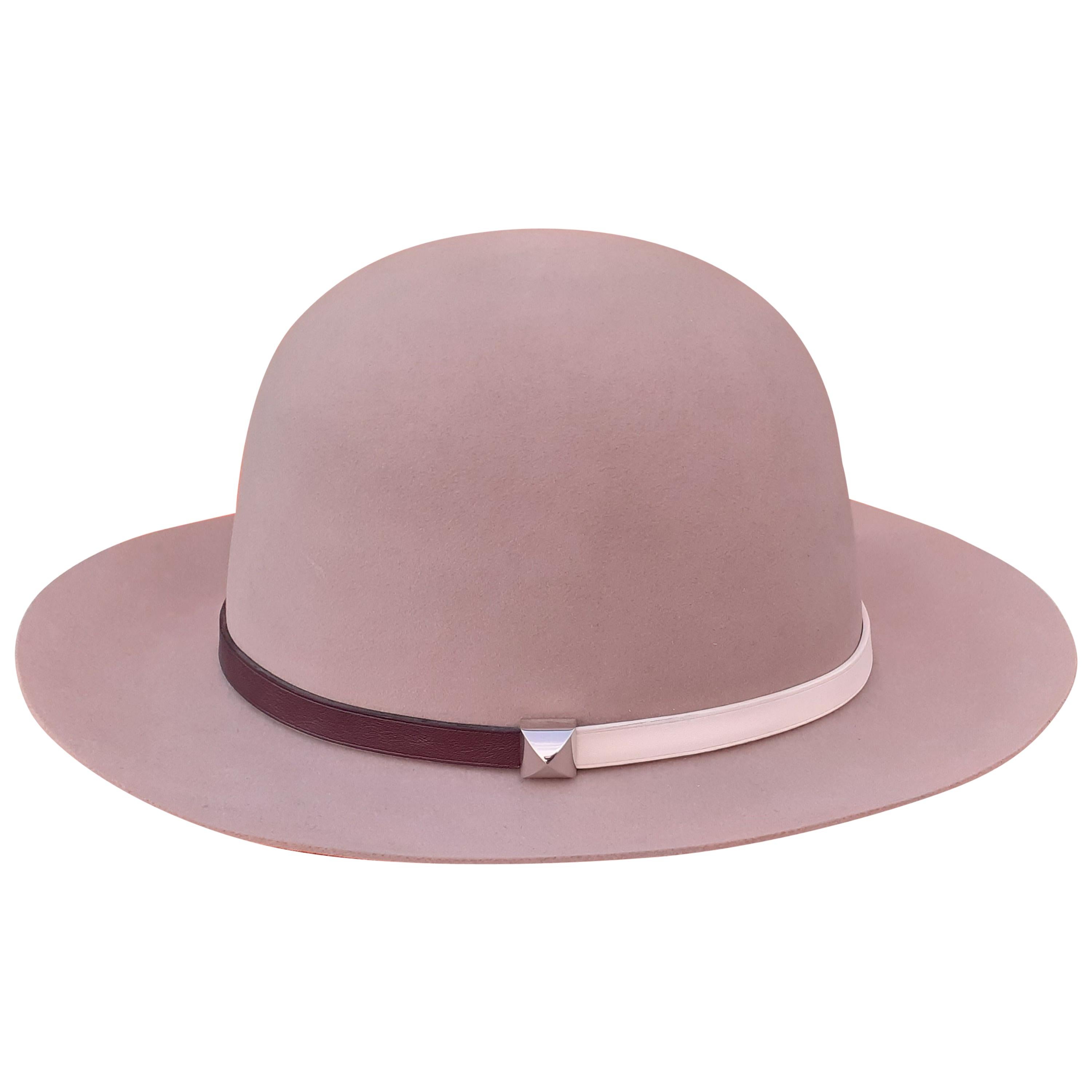 Hermès Woman Felt Hat Burundy and Craie Leather Trim Clou Medor Size 57 