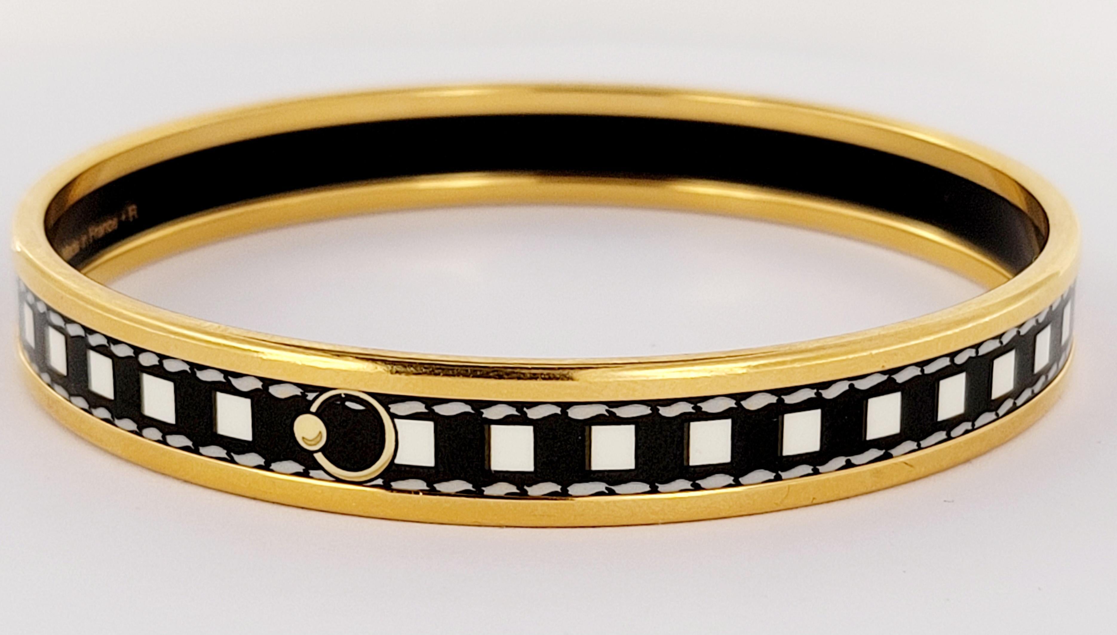 Brand Hermes 
Gender Women 
Made in Paris + R
Dimensions: width 9mm 
Bracelet Size 7 1/2,  19.1cm 
Bracelet Weight 19.9gr
Condition Excellent